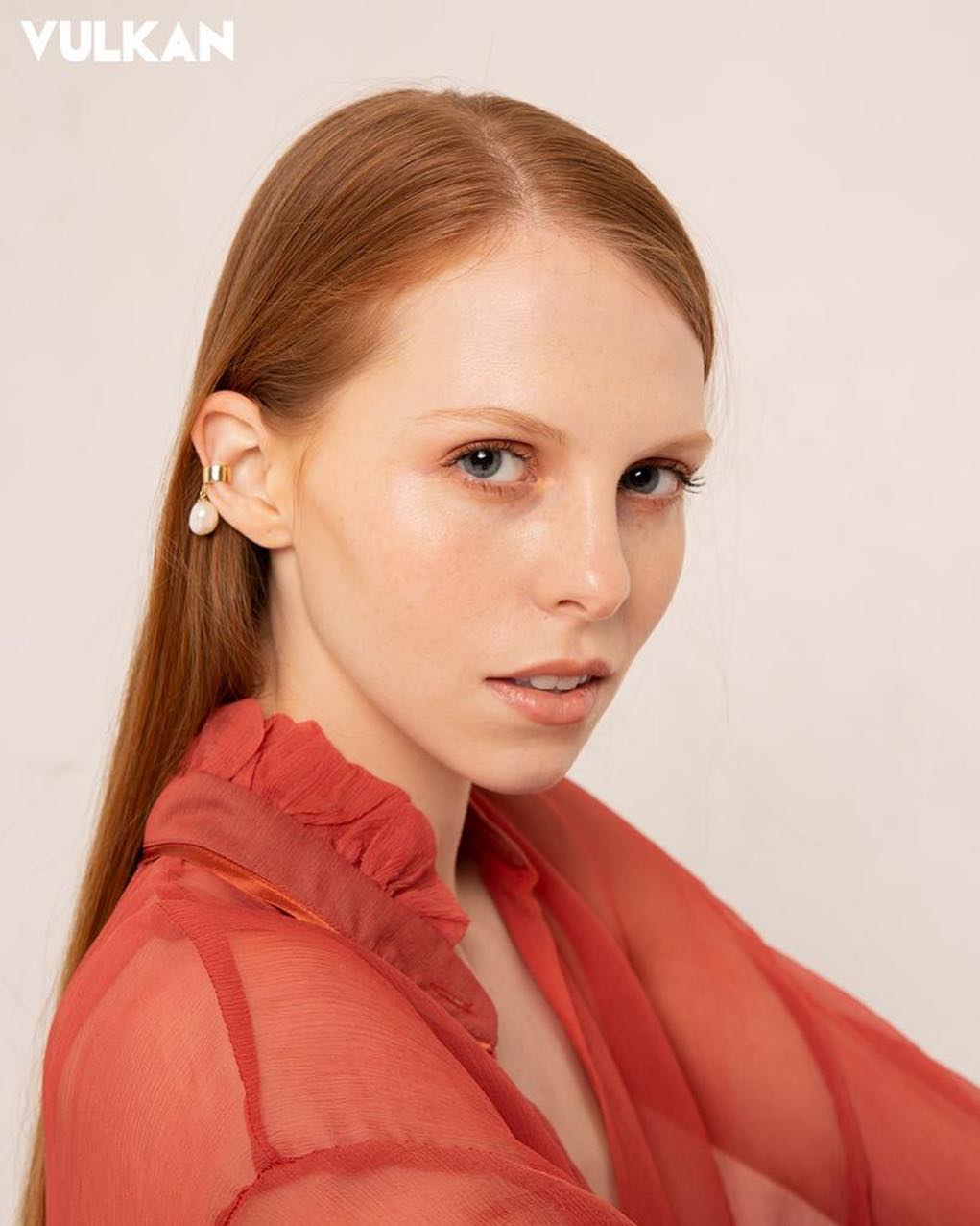 Woman in red blouse posing for Vulkan magazine.